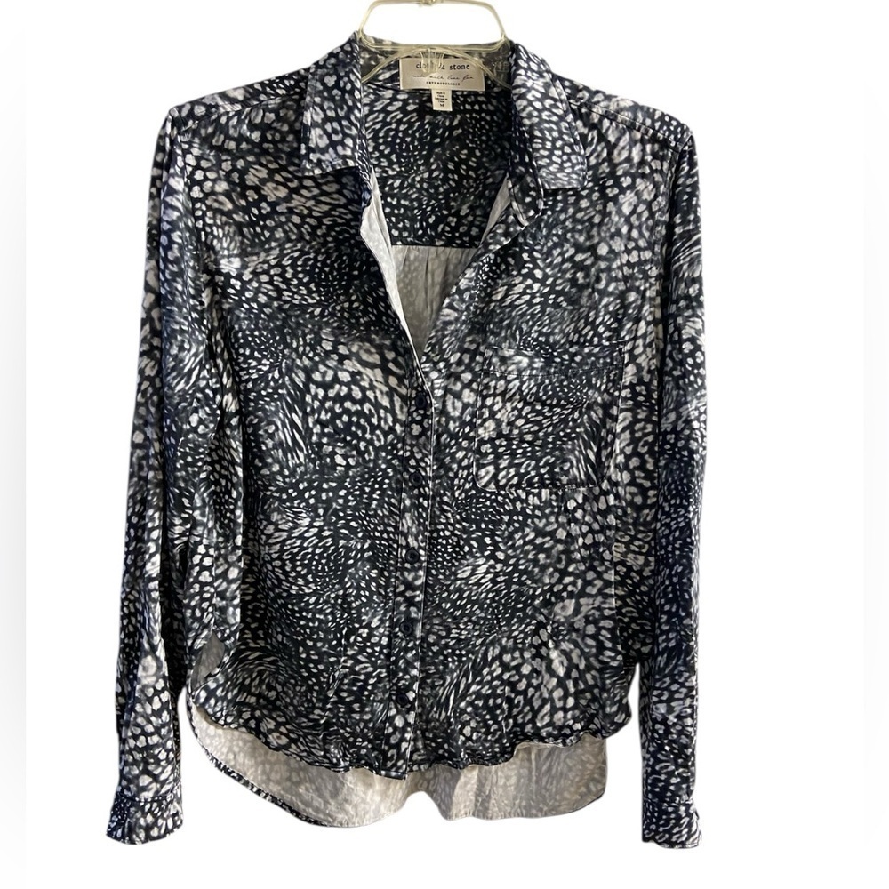 Cloth & Stone Anthropologie animal print blouse button front ecovero Medium